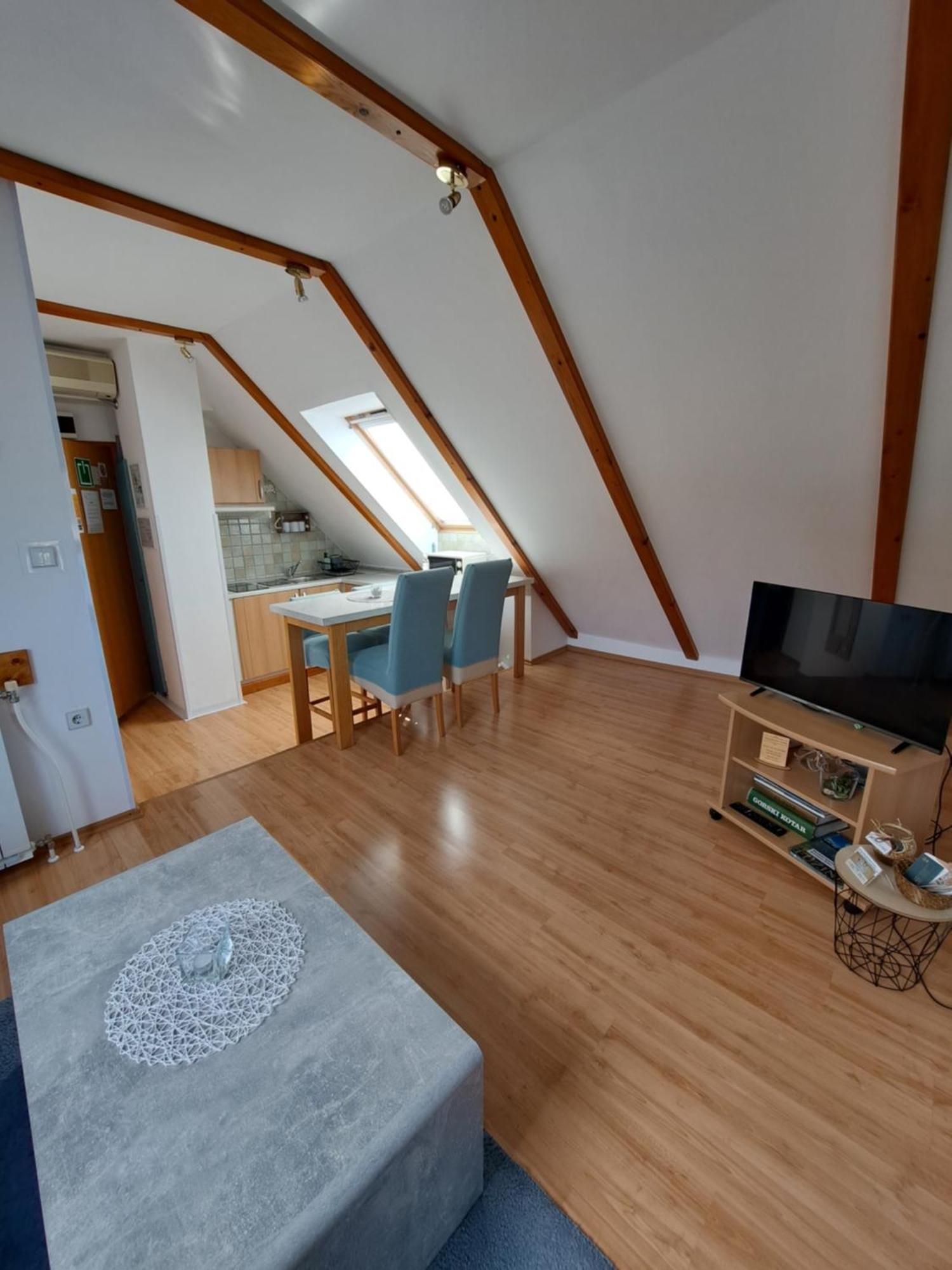 Apartment Erika Fuzine Ngoại thất bức ảnh